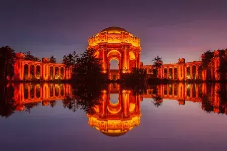 Palace of Fine Arts di notte.